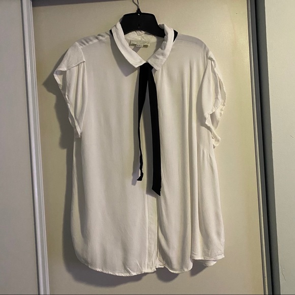 Woman’s button up shirt - Picture 1 of 3